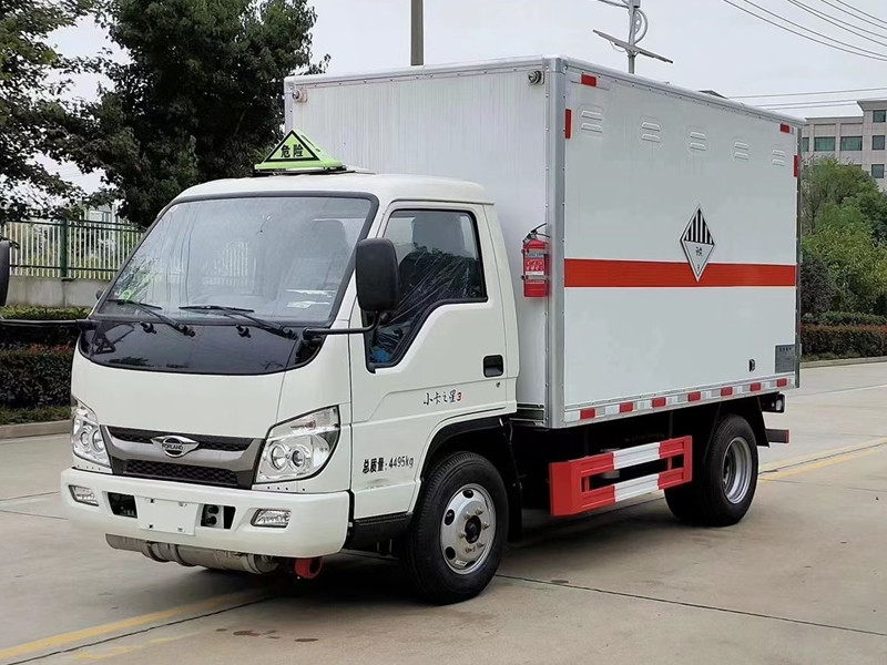 福田時代小卡3.8米易燃液體廂式運(yùn)輸車